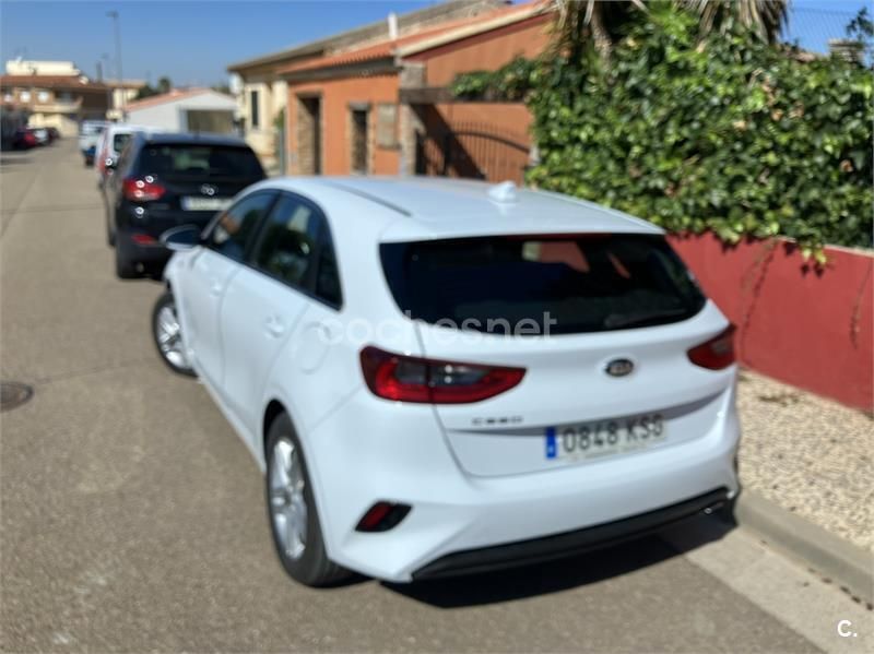 Usado Kia Ceed 115 CV (84 kW) 2018 Blanco Utilitario