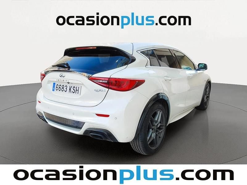 Usado Infiniti Q30 Sport Tech 170 CV (125 kW) 2018 Blanco Utilitario