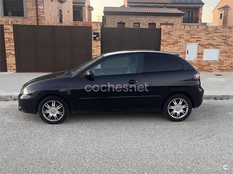 Usado Seat Ibiza 100 CV (73 kW) 2007 Negro Utilitario