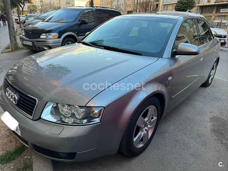 Usado Audi A4 Sport 180 CV (132 kW) 2004 Gris / plata Berlina