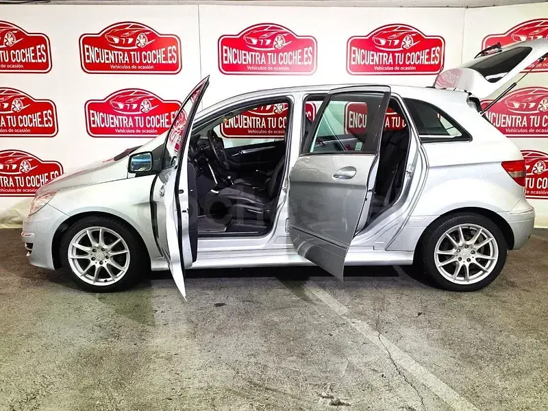Usado Mercedes B160 Sport Edition 95 CV (69 kW) 2011 Gris / plata Utilitario