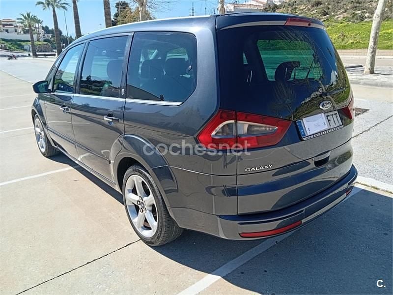 Usado Ford Galaxy Ghia 140 CV (102 kW) 2007 Negro Monovolumen