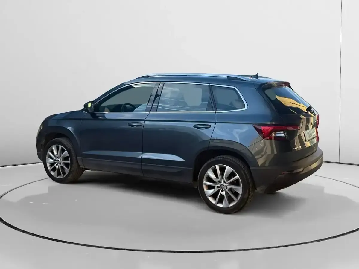 Usado Skoda Karoq Style 150 CV (110 kW) 2022 Gris SUV