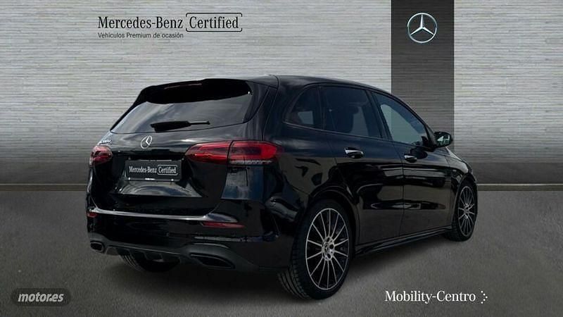Usado Mercedes B200 AMG line 150 CV (110 kW) 2021 Kosmosblack  met. Monovolumen