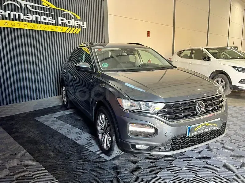 Usado VW T-Roc Advance 150 CV (110 kW) 2021 Gris / plata SUV