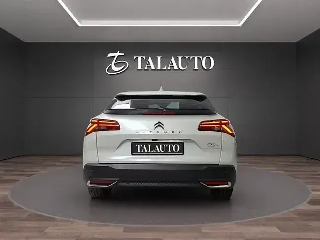 Usado Citroën C5 X Shine 225 CV (165 kW) 2023 Blanco Familiar