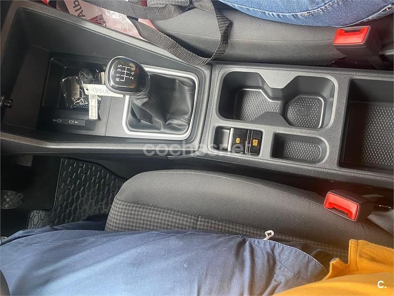 Usado VW Caddy 102 CV (75 kW) 2021 Gris / plata Monovolumen