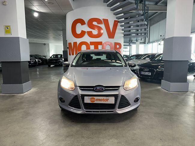 Usado Ford Focus Trend 115 CV (84 kW) 2014 Gris Utilitario
