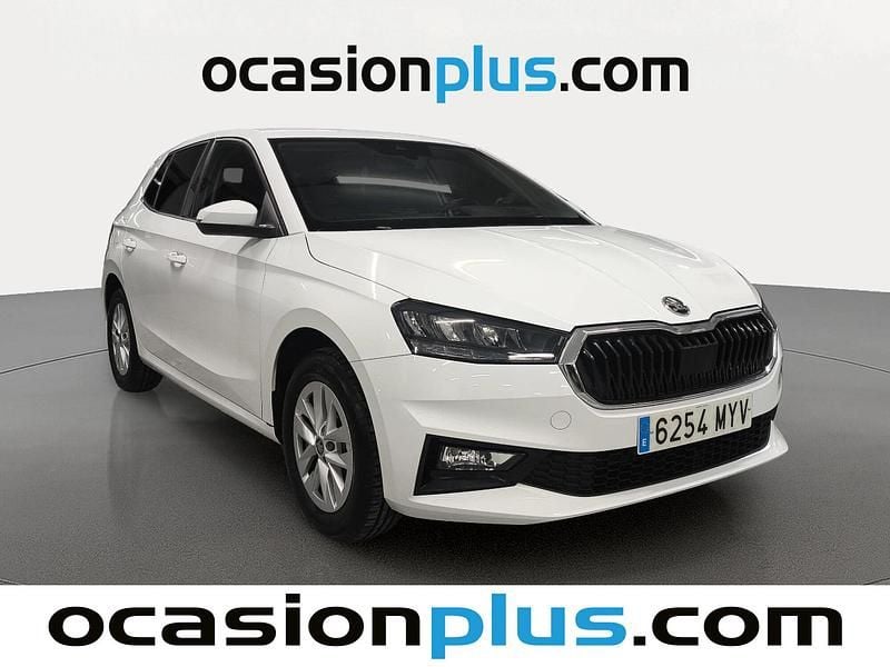 Usado Skoda Fabia Selection 95 CV (69 kW) 2025 Blanco Berlina