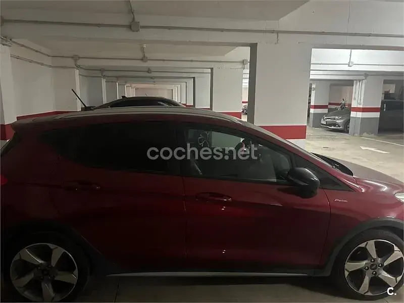 Usado Ford Fiesta Active 100 CV (73 kW) 2018 Granate Utilitario