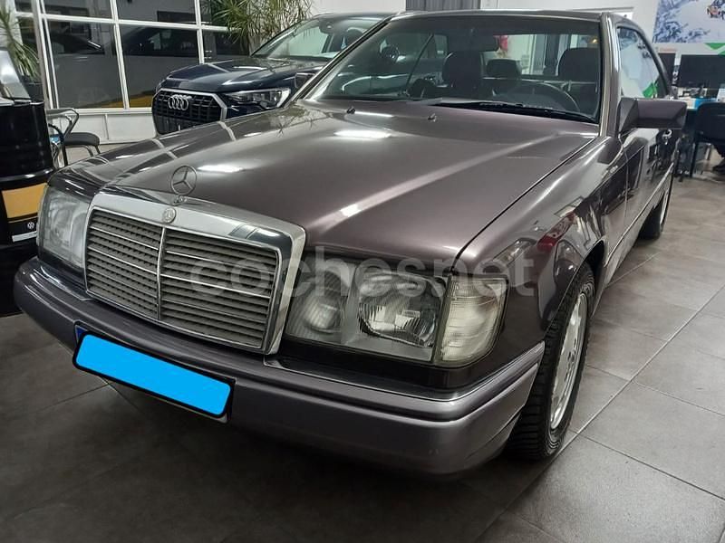Usado Mercedes E300 220 CV (161 kW) 1992 Violeta / lila Descapotable