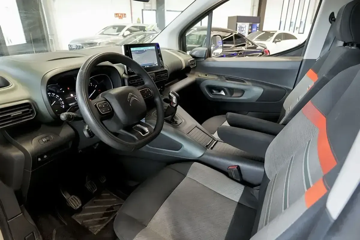 Usado Citroën Berlingo Shine 102 CV (75 kW) 2019 Gris Monovolumen