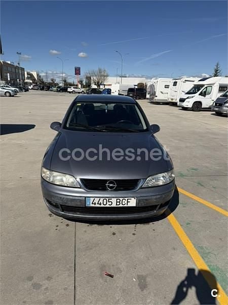 Usado Opel Vectra Sport 125 CV (91 kW) 2000 Gris / plata Berlina