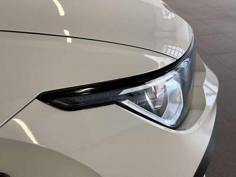 Usado VW Golf VIII GTI 300 CV (220 kW) 2022 Blanco Utilitario