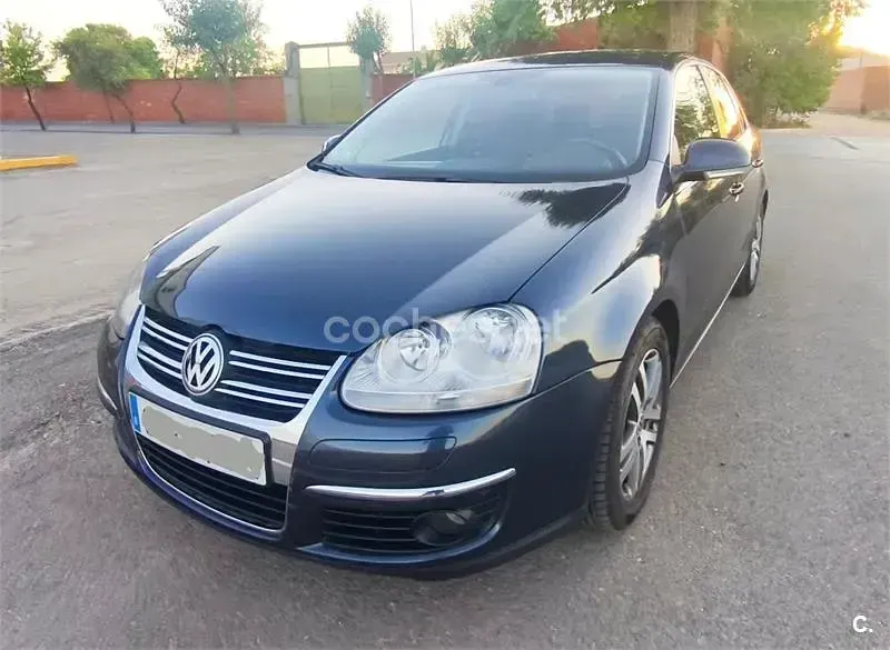 Usado VW Jetta Highline 105 CV (77 kW) 2008 Negro Berlina
