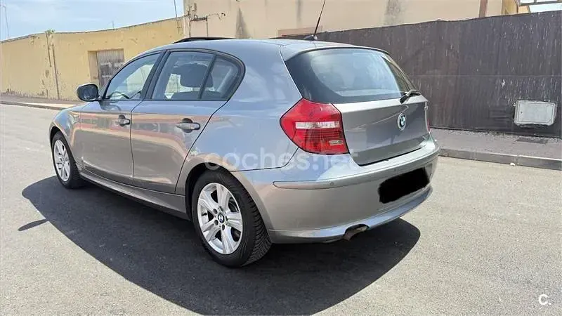 Usado BMW 118 143 CV (105 kW) 2011 Gris / plata Utilitario