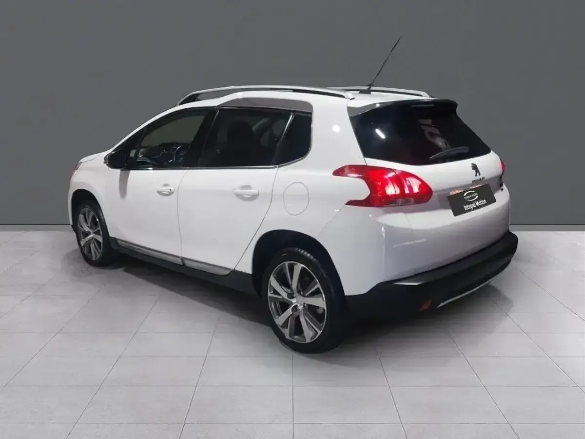 Usado Peugeot 2008 Allure 110 CV (80 kW) 2015 Blanco SUV