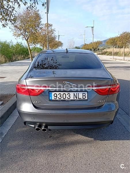Usado Jaguar XF R-Sport 180 CV (132 kW) 2016 Gris / plata Berlina