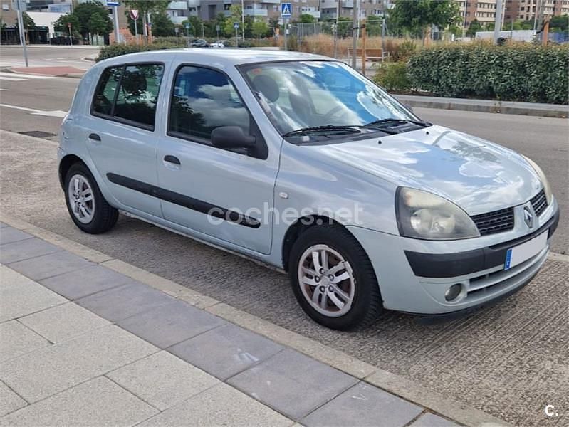 Usado Renault Clio II Authentique 75 CV (55 kW) 2006 Gris / plata Berlina