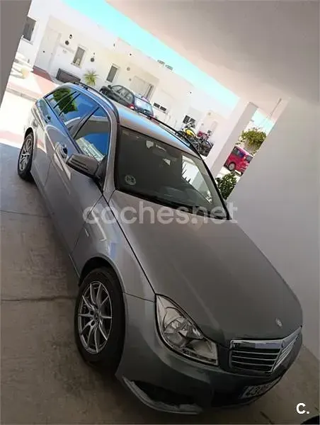 Usado Mercedes C200 Avantgarde 136 CV (100 kW) 2011 Gris / plata Familiar