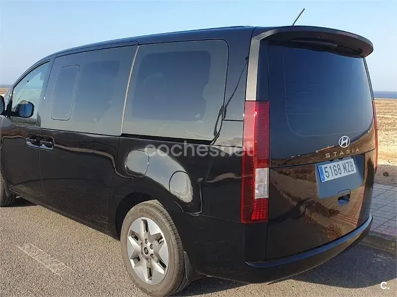 Usado Hyundai Staria 225 CV (165 kW) 2025 Negro Monovolumen