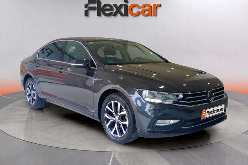 Negro Usado 2020 VW Passat Executive Berlina | 21.690 € (Precio justo) - Imagen 1/4