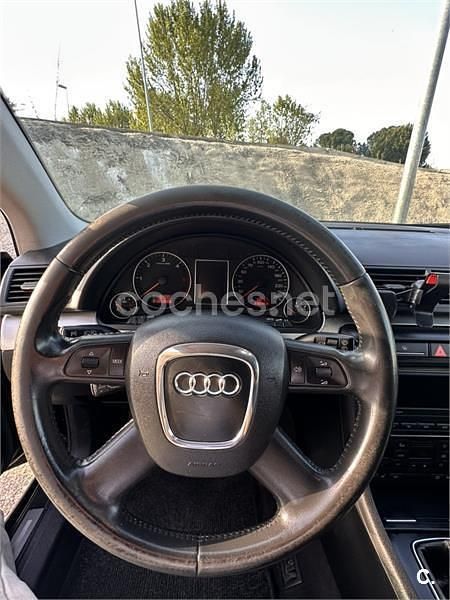 Usado Audi A4 170 CV (125 kW) 2008 Negro Familiar