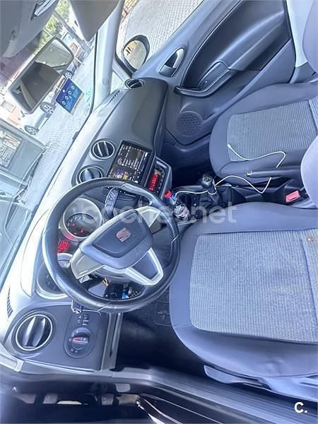 Usado Seat Ibiza Reference 85 CV (62 kW) 2010 Gris / plata Berlina