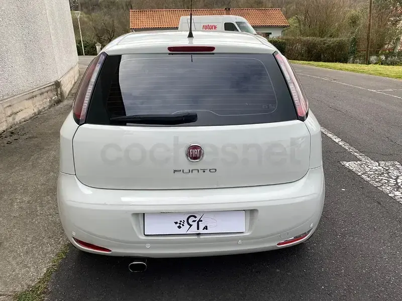 Usado Fiat Punto Easy 75 CV (55 kW) 2013 Blanco Utilitario