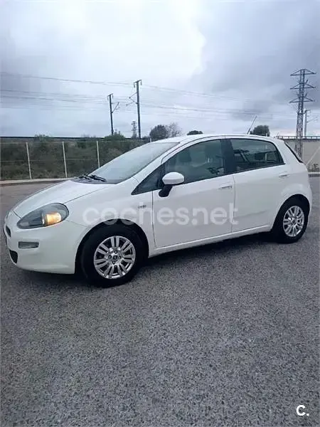 Usado Fiat Punto Pop 69 CV (50 kW) 2012 Blanco Utilitario