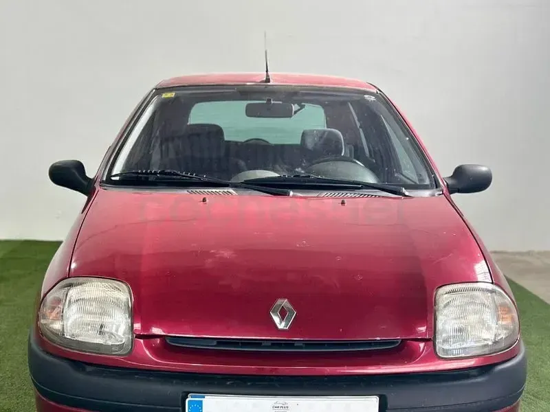 Usado Renault Clio 60 CV (44 kW) 2000 Granate Berlina
