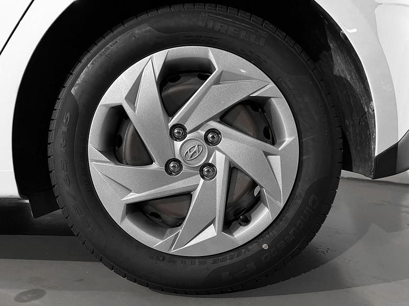 Usado Hyundai i20 84 CV (61 kW) 2022 Blanco polar Utilitario