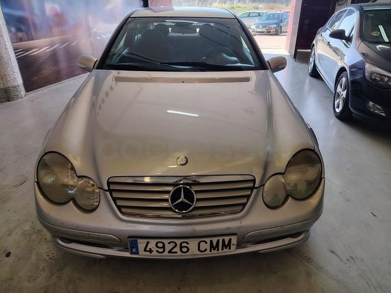 Usado Mercedes C180 143 CV (105 kW) 2002 Gris / plata Berlina