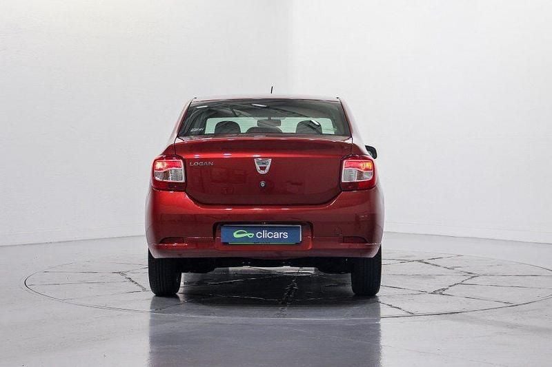 Usado Dacia Logan Lauréate 90 CV (66 kW) 2016 Rojo Berlina