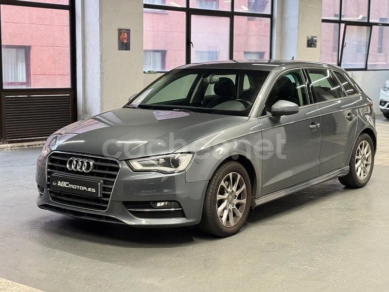 Usado Audi A3 Attraction 110 CV (80 kW) 2014 Gris / plata Berlina