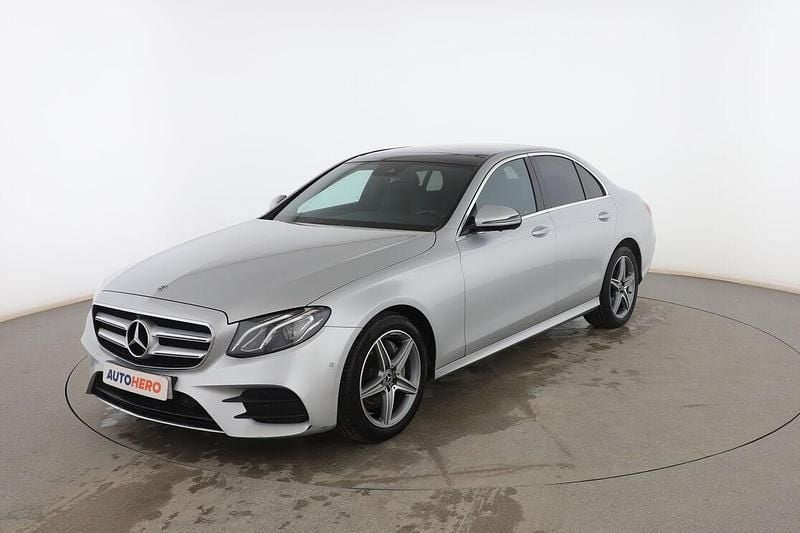 Usado Mercedes E220 AMG line 195 CV (143 kW) 2019 Gris Berlina
