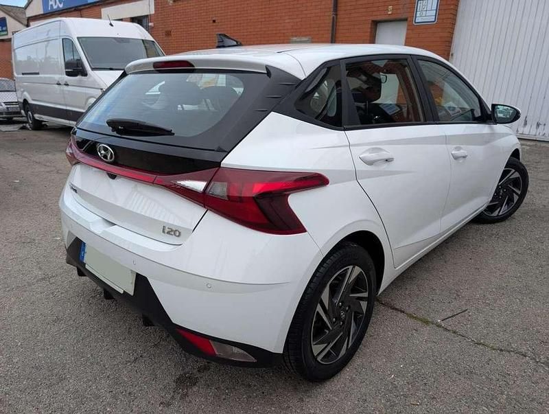 Usado Hyundai i20 101 CV (74 kW) 2022 Blanco Utilitario