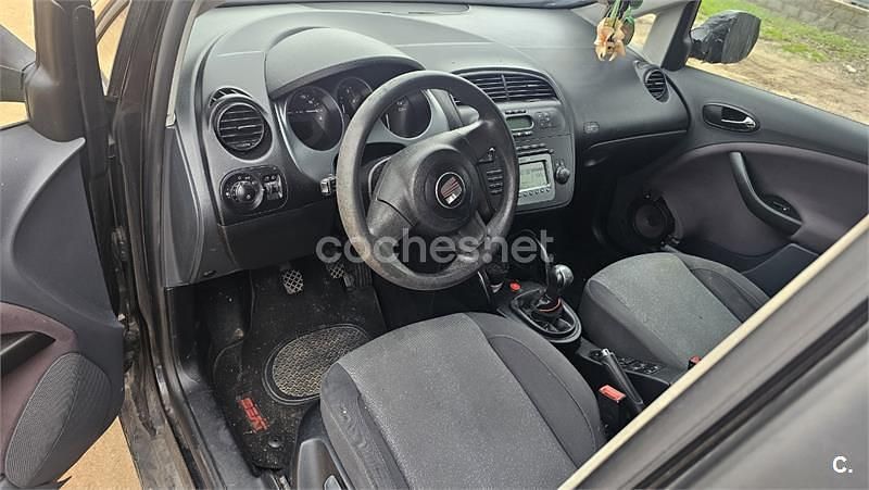 Usado Seat Altea XL Reference 105 CV (77 kW) 2007 Negro Monovolumen