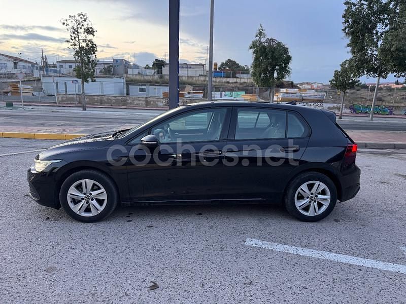 Usado VW Golf VIII Life 115 CV (84 kW) 2021 Negro Berlina