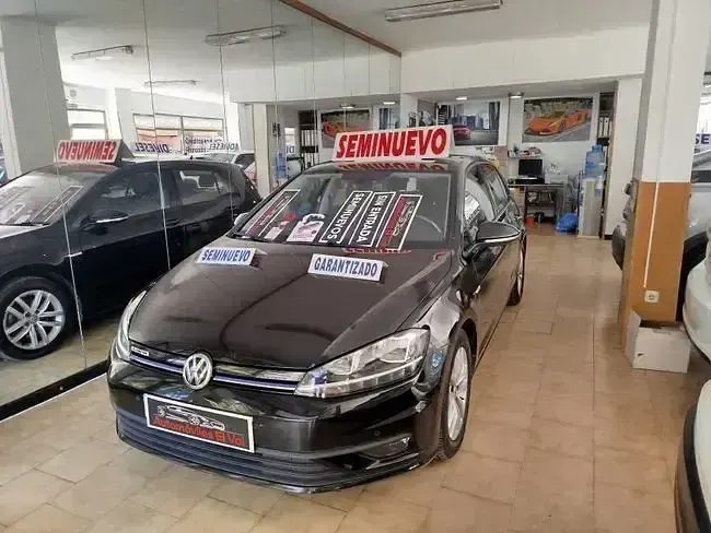 Usado VW Golf VIII Edition 130 CV (95 kW) 2020 Negro Berlina