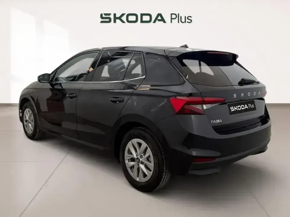 Usado Skoda Fabia Selection 95 CV (69 kW) 2025 Negro Utilitario
