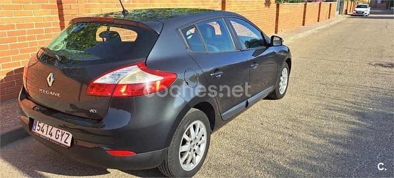 Usado Renault Mégane 85 CV (62 kW) 2010 Gris / plata Berlina
