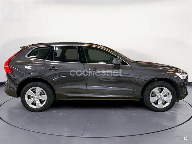 Usado Volvo XC60 Momentum 197 CV (144 kW) 2022 Gris / plata SUV