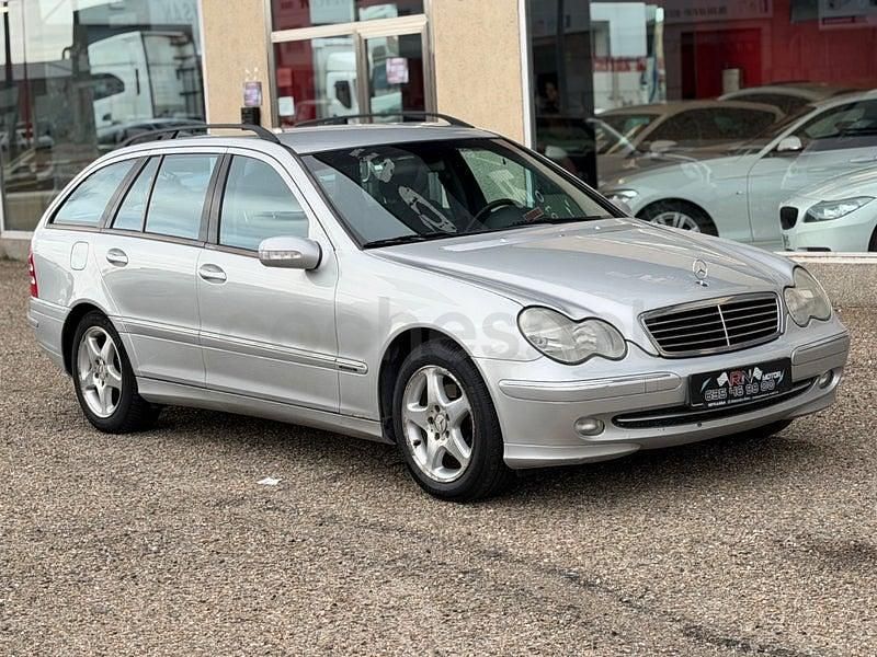 Usado Mercedes C220 Avantgarde 143 CV (105 kW) 2002 Gris / plata Familiar