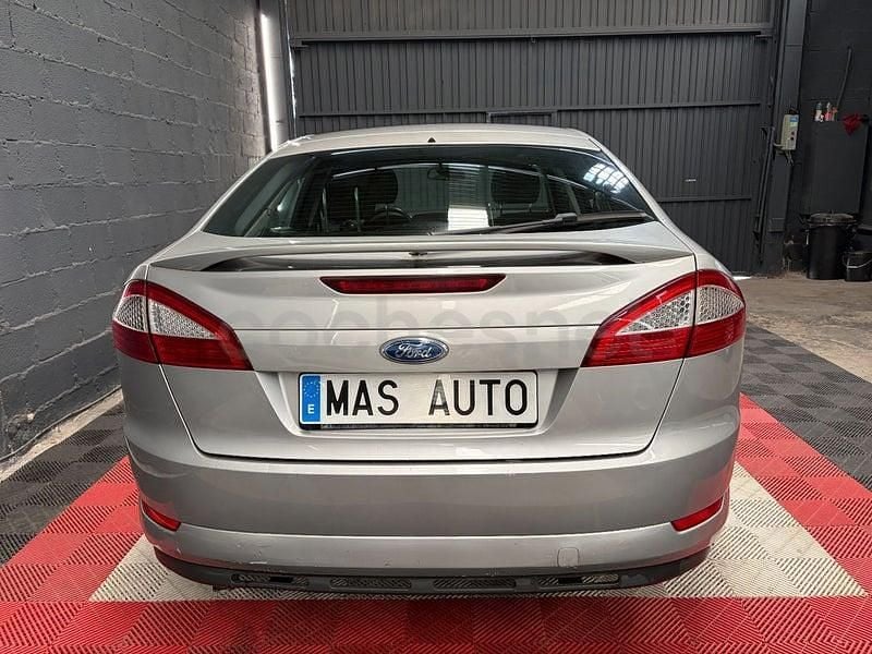 Usado Ford Mondeo Trend 140 CV (102 kW) 2007 Gris / plata Berlina