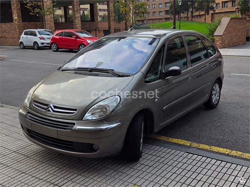 Usado Citroën Xsara Picasso Exclusive 110 CV (80 kW) 2010 Beige Monovolumen