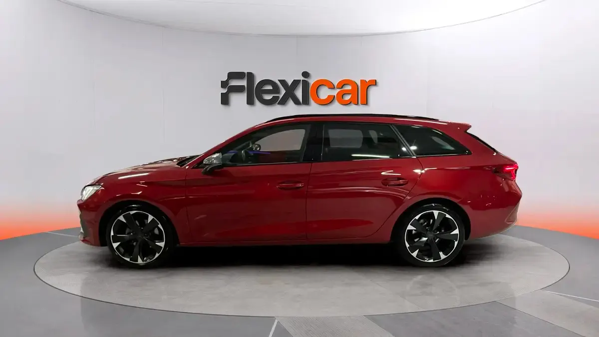 Usado Cupra Leon 150 CV (110 kW) 2023 Rojo Familiar