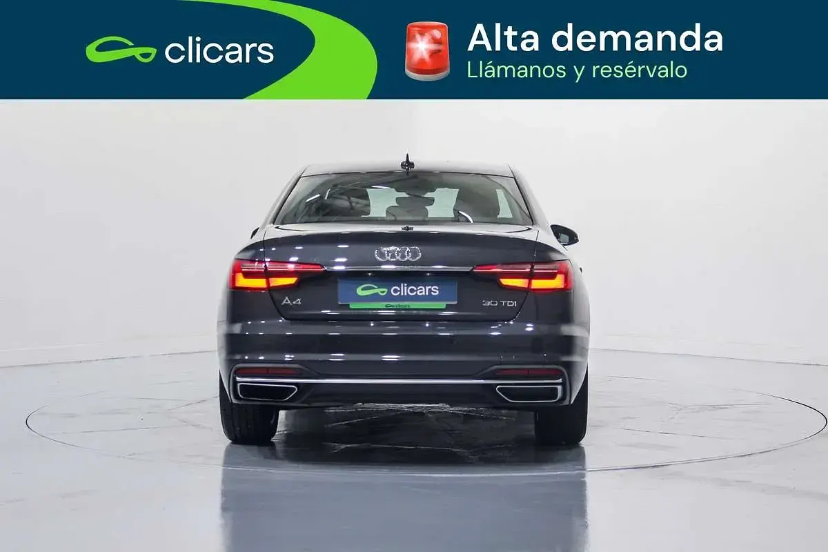 Usado Audi A4 Advanced 136 CV (100 kW) 2021 Gris Berlina
