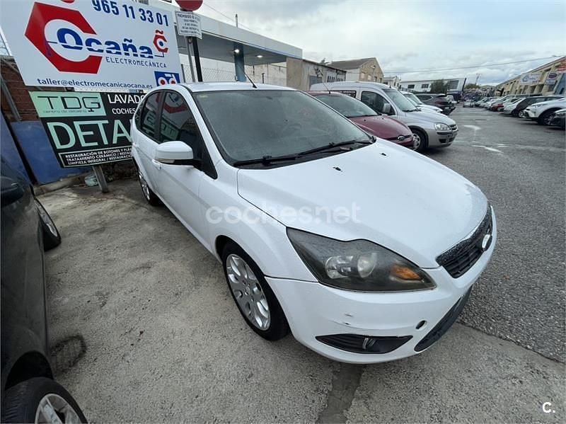 Usado Ford Focus Trend 90 CV (66 kW) 2008 Blanco Berlina