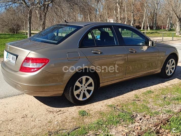 Usado Mercedes C180 Elegance 156 CV (114 kW) 2010 Gris / plata Berlina